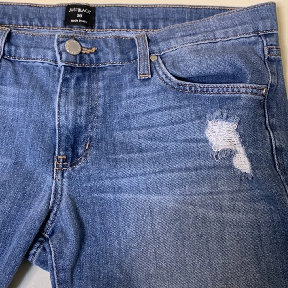 Just Black Distressed Cropped Straight Leg Jean - Picture 3 of 10